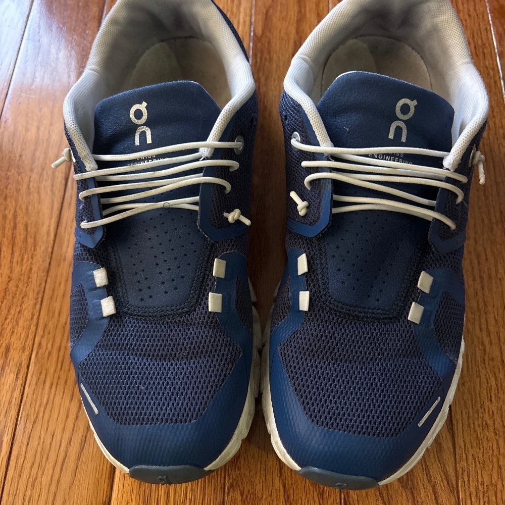 Navy On cloud sneakers